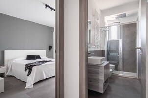 2 habitaciones y espacio para trabajar con laptop