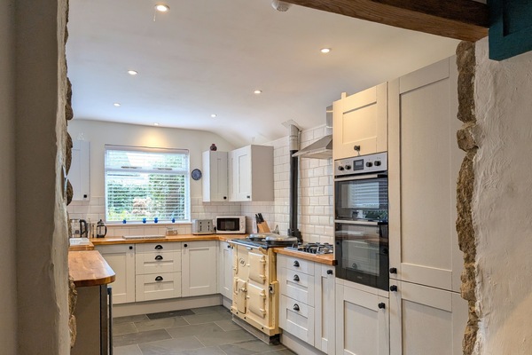 House | Private kitchen | Fridge, microwave, oven, stovetop