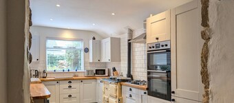 The Old Barn Near St Ives - Rustic Charm & Space