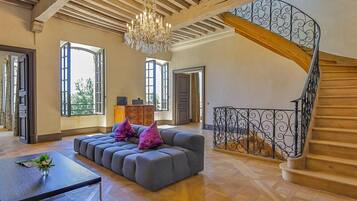 Cheminée, table de tennis de table