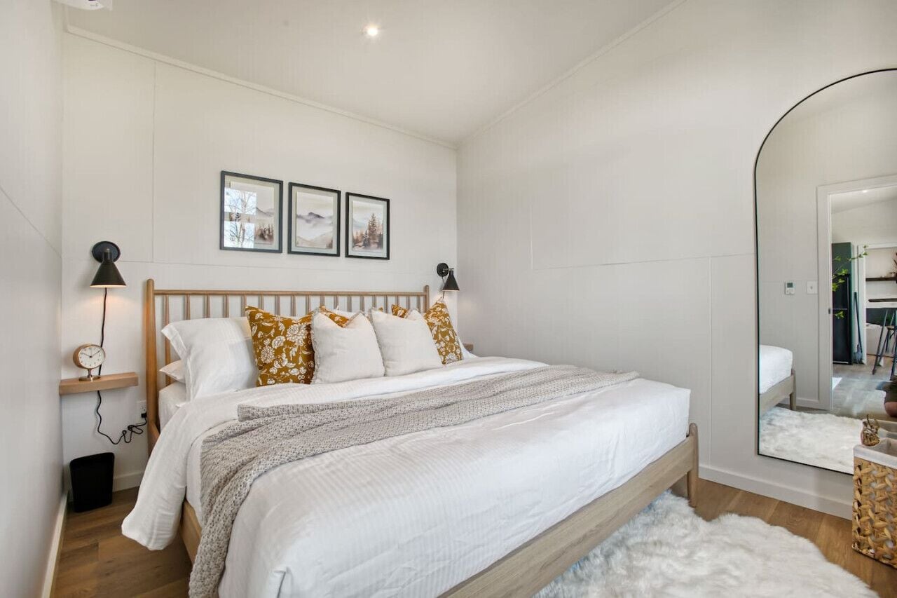 1 bedroom, desk, travel crib, free WiFi