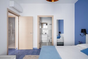 Apartamento ejecutivo, 2 habitaciones, terraza, vistas a la piscina | Tabla de planchar con plancha y wifi gratis