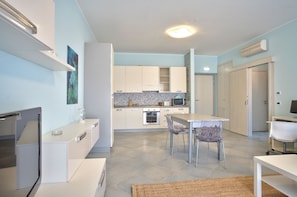 Comfort Apartment, 2 Bedrooms, Terrace, Partial Sea View | Living area