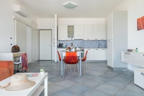 Superior Apartment, 2 Bedrooms, Terrace, Sea View | Private kitchen