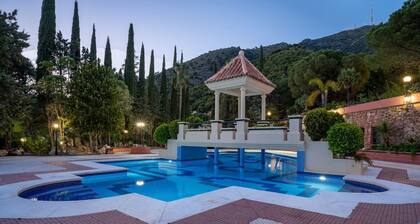 Villa Florez Mijas - Eight Bedroom Villa, Sleeps 16