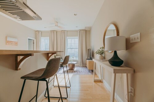 The Maisonette on Duke | King Bed, Chic, Downtown Lancaster