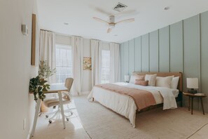1 Schlafzimmer, Schreibtisch, Bügeleisen/Bügelbrett, Reisekinderbett