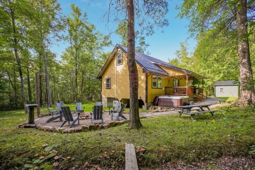 Tuscarora Mountain Retreat | Hot Tub, Hiking, Family Cabin