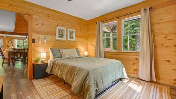 5 slaapkamers, een bureau, een strijkplank/strijkijzer, reisbedje