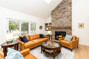Smart TV, chimenea y tenis de mesa 