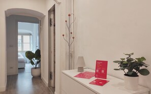 Apartamento familiar | Zona de estar | Televisión de 35 pulgadas con canales digitales