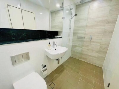 Amazing 2 bedrooms condo [Street Parking, WiFi]