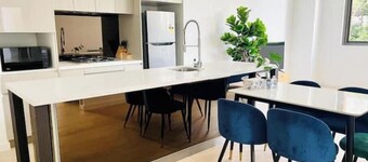 Charming and cozy 3 Bedroom Condo [Parking, Wi-Fi]