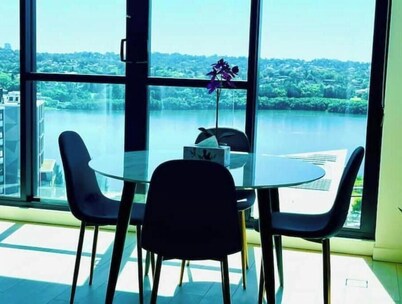 Fascinating waterview 2 bedrooms condo [Parking]