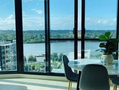 Fascinating waterview 2 bedrooms condo [Parking]