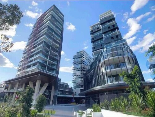 Modern 3 bedroom condo - Parking, Gym, Pool