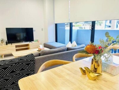 Olympic Park - 3 Bedroom condo [Parking Pool Gym]