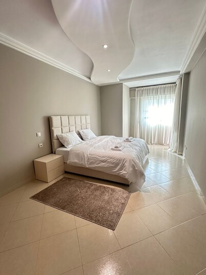 SHRTSTAYS Guesthouse