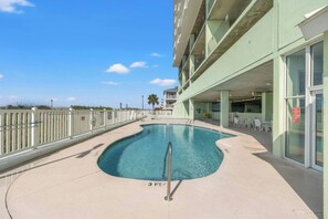 Piscine couverte, piscine extérieure