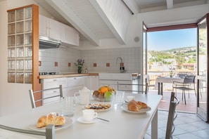 Superior Apartment, 2 Bedrooms, City View | Private kitchenette