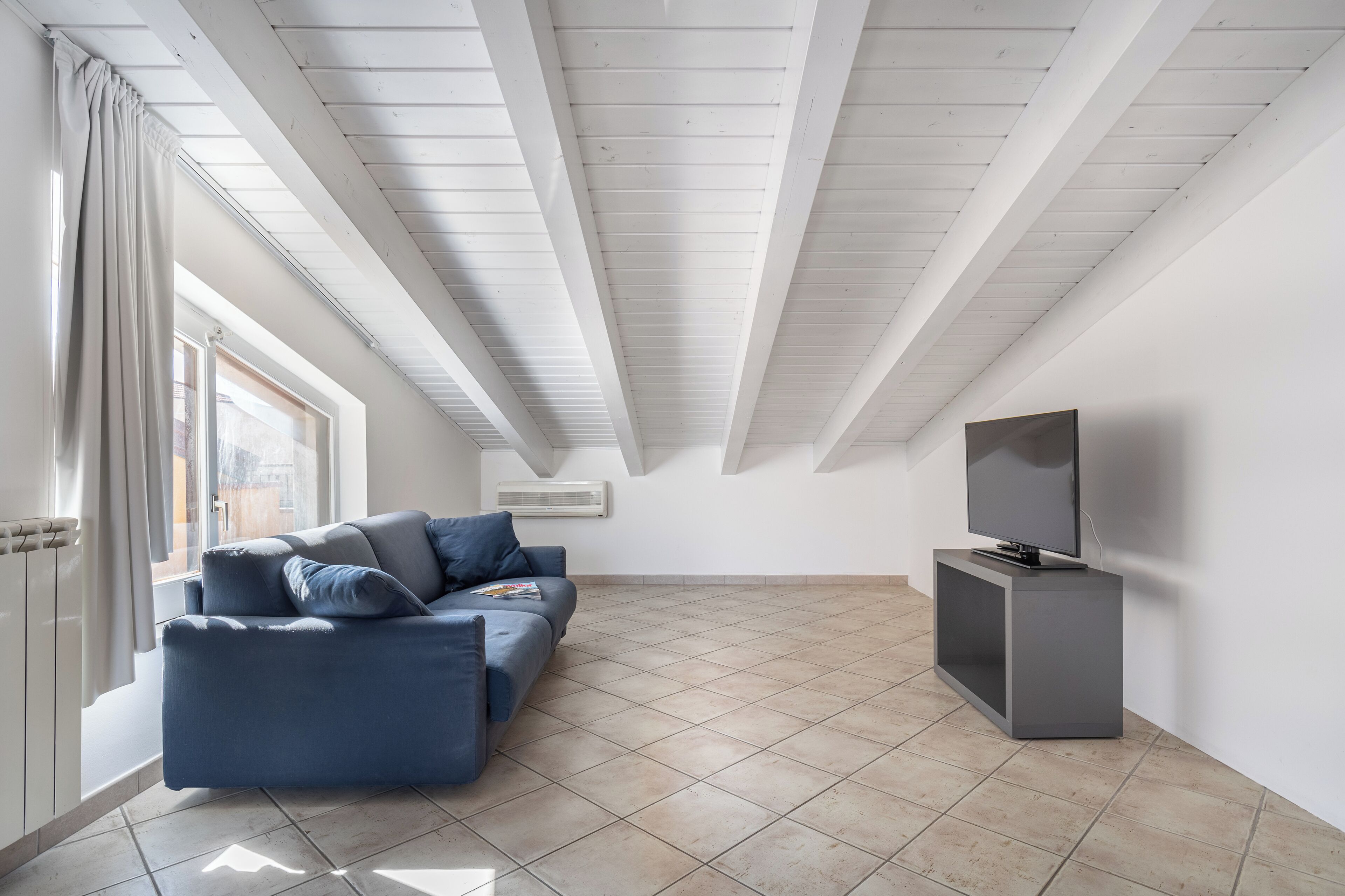 Appartamento Superior, 2 camere da letto, vista città | Area soggiorno | TV