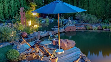 Outdoor pool, pool umbrellas, sun loungers