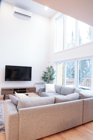 Smart-TV, Kamin, Tischfußball