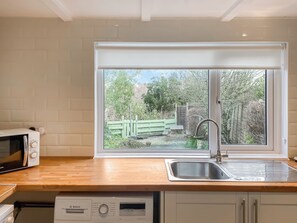 Dishwasher - 3 bedroom accommodation in Penzance (Penzance)