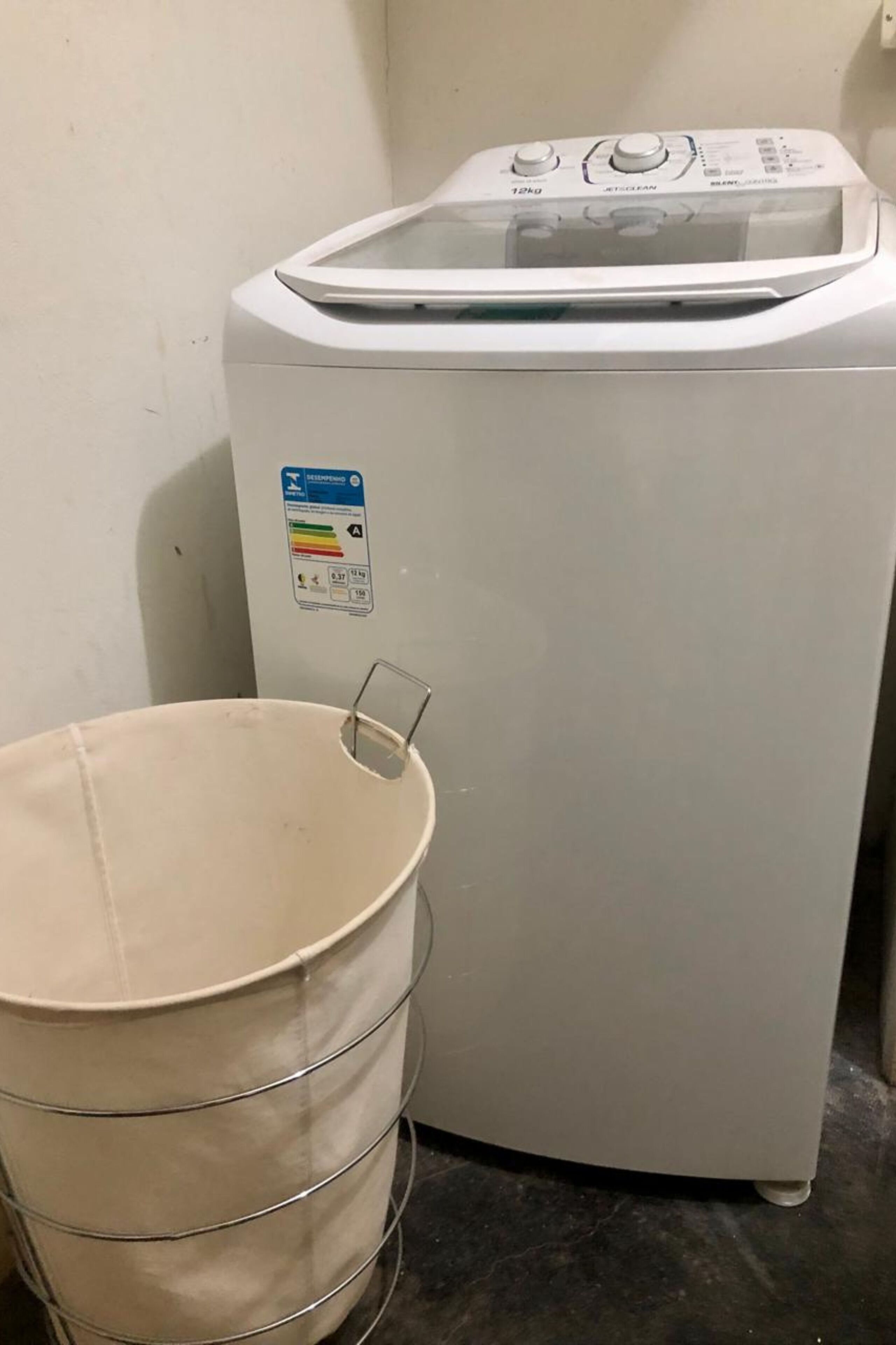 A white washing machine with a control panel and a label indicating energy efficiency.