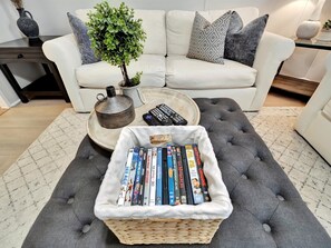 スマートテレビ、DVD プレーヤー、書庫、ミュージックライブラリ