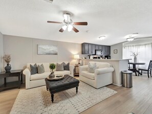 スマートテレビ、DVD プレーヤー、書庫、ミュージックライブラリ