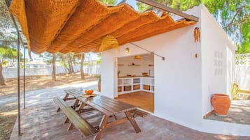 Villa (6 Bedrooms) | Exterior