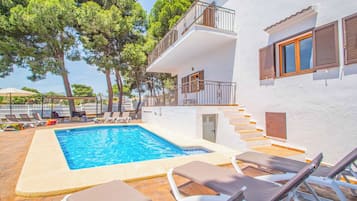 Villa (6 Bedrooms) | Exterior