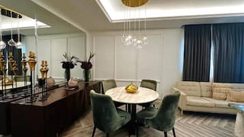 Suite Royal | Minibar y caja de seguridad en la habitación