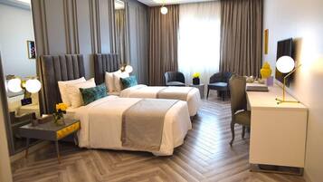 Minibar y caja de seguridad en la habitación