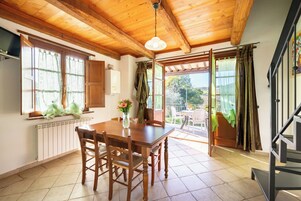 Superior Duplex, 2 Bedrooms, Terrace, Park View | Private kitchen | Full-size fridge, microwave, stovetop, cookware/dishes/utensils