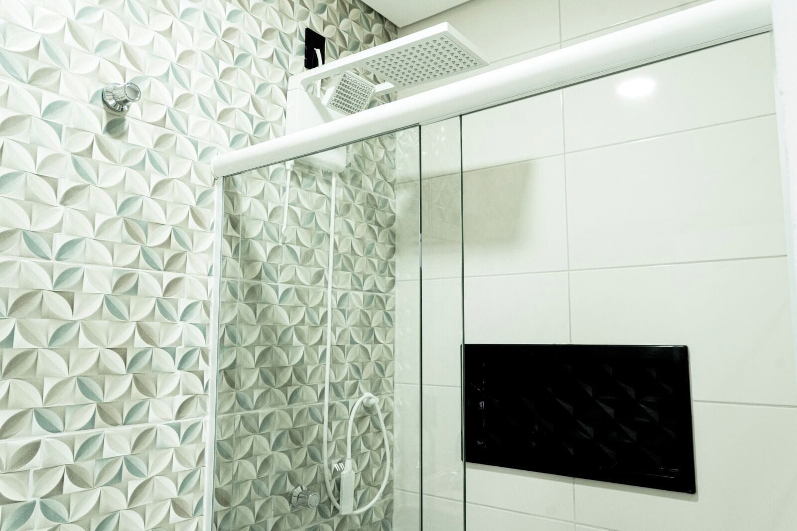 Quarto casal ou duplo básico, sacada | Cofres nos quartos, escrivaninha, espaço de trabalho para notebook