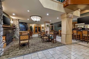 Dining - Cozy townhome with 1 bedroom and WiFi, fitness room in charming South Lake Tahoe (South Lake Tahoe)