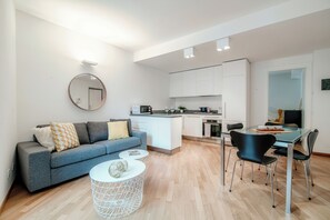 Apartment, Balcony, Partial Lake View