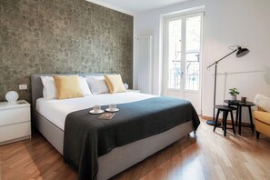 Apartment, Balkon, eingeschränkter Seeblick | 1 Schlafzimmer, hochwertige Bettwaren, Daunenbettdecken