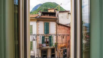 Apartment, Balkon, eingeschränkter Seeblick | 1 Schlafzimmer, hochwertige Bettwaren, Daunenbettdecken