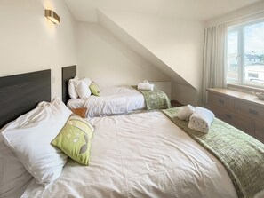 4 bedrooms, free WiFi, bed sheets