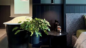 Interior - Deluxe Private Suite in Country Home on 2.6 acres - Daylesford & Hepburn Springs (Daylesford)
