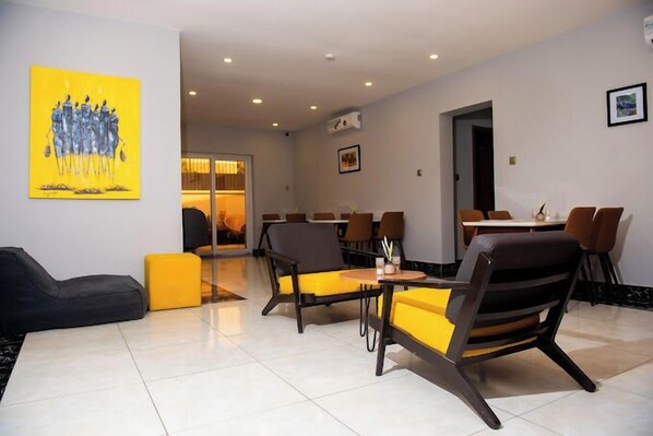 Family Room, Balcony, City View | Living area