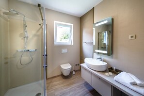 Hårtork och handdukar