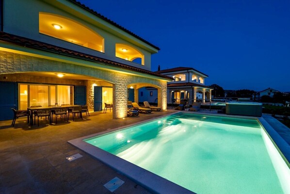 Pool - Modern Villa Loma 2***** with a view and an outdoor pool on Krk (Sveti Vid Miholjice)