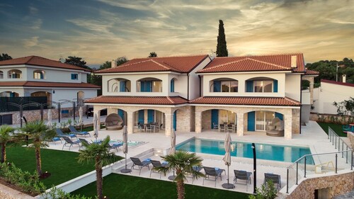 Premium apartment Loma Four with a pool and garden on Krk