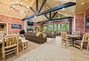 Interior - Private Heated Pool, Pond, Kid's Play Structure! (Broken Bow)