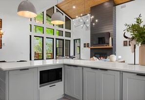 Refrigerador, microondas, horno, placa de cocina