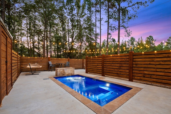 Find your quiet retreat in this beautifully lit outdoor space. The sparkling pool and cozy seating invite you to kick back and enjoy the peaceful surroundings.